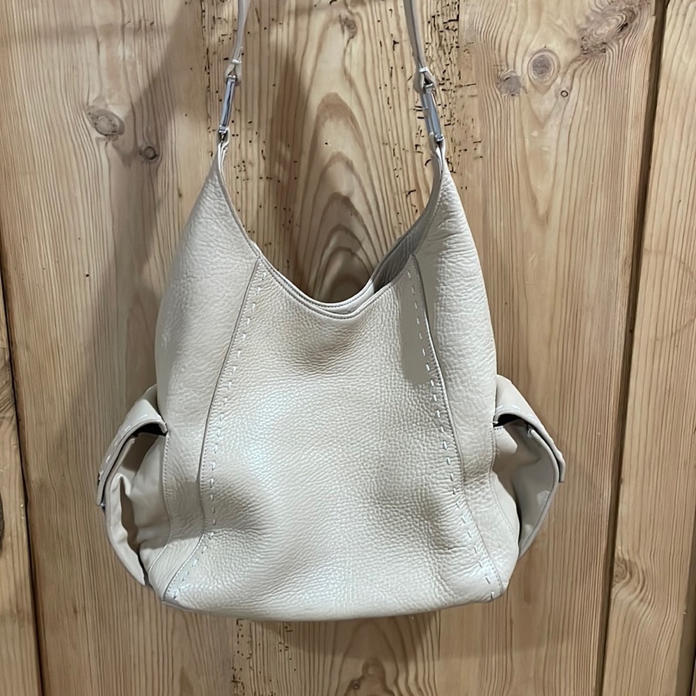Tommy Hilfiger tan leather purse